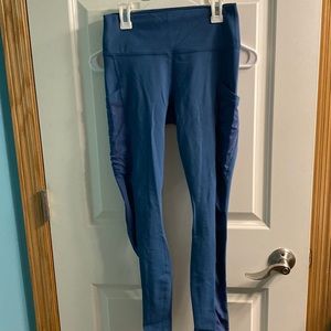 blue fabletics leggings w/ pockets and mesh panels